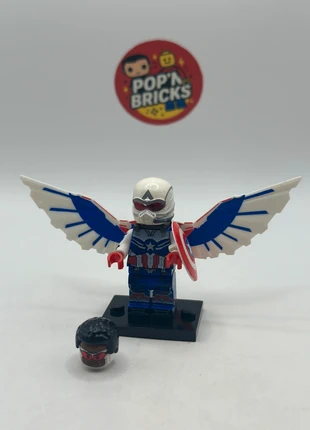 Figurine type LEGO – Captain America – Marvel – Sam Wilson, merk: Marvel, staat: Heel goed, maat: Prematuur, tot 44 cm, € 4,00, € 4,90 inclusief Kopersbescherming