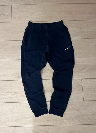 Jogging Nike solo swoosh bleu marine S, marque: Nike, état: Très bon état, taille: S, 15,00 €, 16,45 € Protection acheteurs incluse