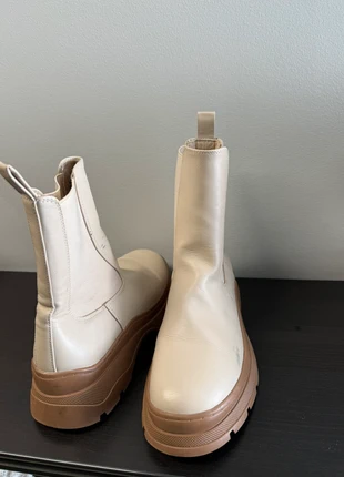 Bota creme tamanho 38, marca: Primark, estado: Bom, tamanho: 38, €3.00, €3.85 inclui Proteção do Comprador
