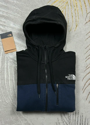 Gilet à capuche the north face noir / bleu marine logo brodé argenté devant / derrière, marque: The North Face, état: Très bon état, taille: XS, 28,00 €, 30,10 € Protection acheteurs (Pro) incluse