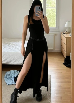 Robe longue noire gothique fendue avec capuche – taille S, merk: Dead Orchid, staat: Heel goed, maat: S / 36 / 8, € 34,90, € 37,35 inclusief Kopersbescherming Pro