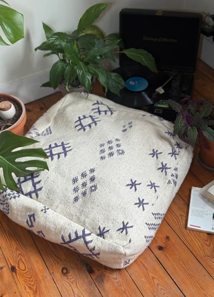 Moroccan Kilim Pouf – Vintage Berber Ottoman – Handmade Floor Cushion from Boujaad Rug, marque: Fabrication Artisanale, état: Neuf sans étiquette, taille: 60 x 60 cm, 55,00 €, 58,45 € Protection acheteurs incluse