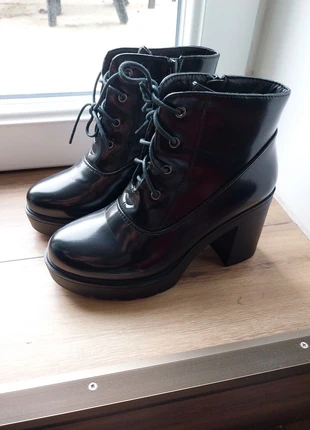 Bottines jamais porté, marca: CHC-Shoes, estado: Novo com etiquetas, tamanho: 37, €10.00, €11.20 inclui Proteção do Comprador