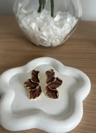 Boucles d’oreilles dorées fleuries de couleur marron, marke: Boutique Parisienne, zustand: Neu, 8,90 €, 10,05 € beinhaltet Vinted-Käuferschutz Pro