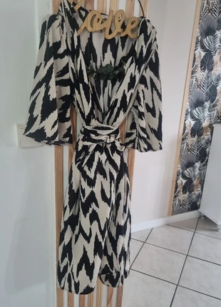 Robe portefeuille, marke: By One, zustand: Sehr gut, größe: L / 40 / 12, 4,00 €, 4,90 € inklusive Vinted-Käuferschutz