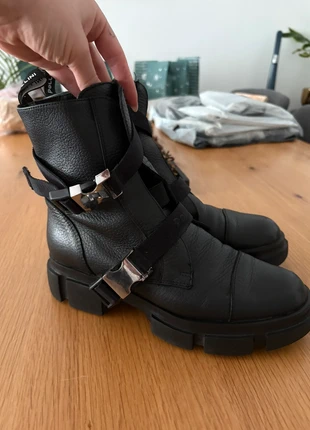 Pollini Boots, merk: Pollini, staat: Heel goed, maat: 37, € 33,00, € 35,35 inclusief Kopersbescherming