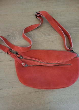 Sac banane orange, brand: The Genuine Leather, condizioni: Ottime, €12.00, €13.30 include la Protezione acquisti