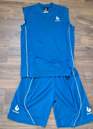 Basketbal set Burned mt S, merk: Burned, staat: Heel goed, maat: S, € 8,00, € 9,10 inclusief Kopersbescherming