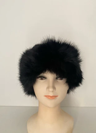 Bonnet en fausse fourrure noire, brand: Cryptica, condizioni: Ottime, taglia: Taglia unica, €9.00, €10.15 include la Protezione acquisti Pro