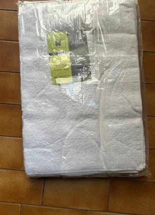 6 asciugamani medi, brand: Medi, condizioni: Nuovo con cartellino, €5.00, €5.95 include la Protezione acquisti