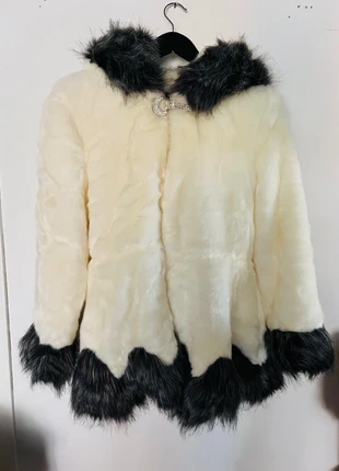 Prachtig zwart nep bont jasje lolita look maat maat l ok tot ok 52 cm, merk: Lolita, staat: Heel goed, maat: L / 40 / 12, € 30,00, € 32,20 inclusief Kopersbescherming