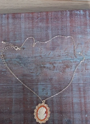 Collier dame camee orange doré, état: Neuf sans étiquette, 9,00 €, 10,15 € Protection acheteurs incluse