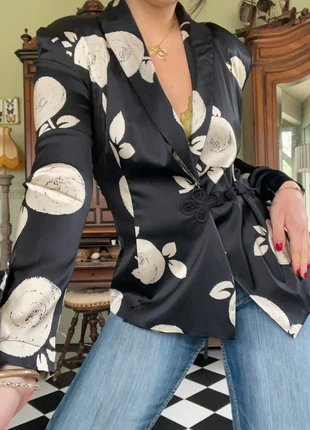 Veste blazer kimono vintage 90’s y2K Avant Garde noir à roses fleurs blanches, marque: Avant Garde, état: Très bon état, taille: M / 38 / 10, 15,00 €, 16,45 € Protection acheteurs (Pro) incluse