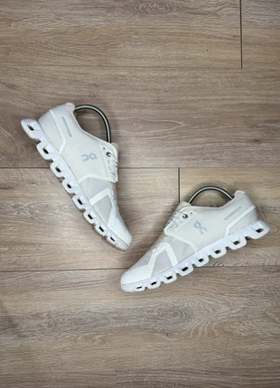 Chaussure/Basket ON running femme blanche taille 40.5 bon état, marke: On Running, zustand: Gut, größe: 40.5, 70,00 €, 74,20 € inklusive Vinted-Käuferschutz