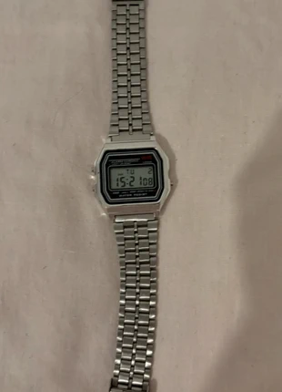 Montre style casio gris vintage y2k, marque: CASIO, état: Neuf sans étiquette, taille: Taille unique, 10,00 €, 11,20 € Protection acheteurs incluse