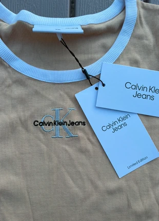 Calvin Klein Jeans Ringer T-Shirt Beige – Size XXL new, marke: Calvin Klein, zustand: Neu, mit Etikett, größe: XXL / 44 / 16, 20,00 €, 21,70 € inklusive Vinted-Käuferschutz