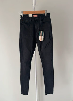 Jeans T.34 only noir neuf, marke: ONLY, zustand: Neu, mit Etikett, größe: XS / 34 / 6, 12,00 €, 13,30 € beinhaltet Vinted-Käuferschutz Pro
