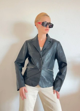 Vintage Black Vegan Leather Blazer – Perfect Fit, Size S, marque: Vintage Dressing, état: Très bon état, taille: S / 36 / 8, 25,00 €, 26,95 € Protection acheteurs incluse