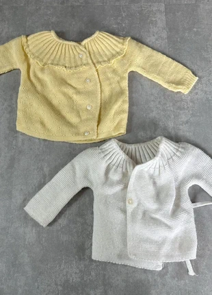 Lot 2 layettes, gilets, staat: Heel goed, maat: Pasgeborene, 44 cm, € 3,00, € 3,85 inclusief Kopersbescherming