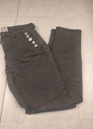 Jean denim clouté made in Italy taille 38, marque: Vintage Dressing, état: Bon état, taille: M / 38 / 10, 10,00 €, 11,20 € Protection acheteurs (Pro) incluse