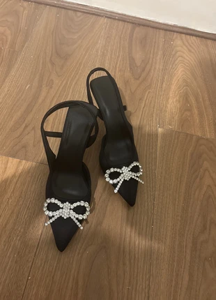 Black bow heels, marque: Shein, état: Neuf sans étiquette, taille: 36, 4,00 €, 4,90 € Protection acheteurs incluse