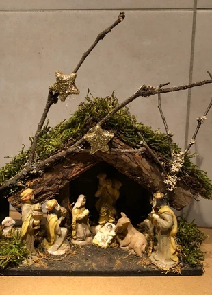 Sehr schöne, kleine Krippe aus Holz und Naturmaterialien, marque: Natur Krippe, état: Très bon état, 15,00 €, 16,45 € Protection acheteurs incluse