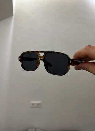 Zonnebril, staat: Heel goed, € 5,00, € 5,95 inclusief Kopersbescherming