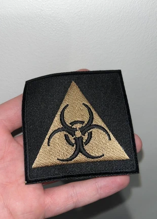 Patch Biohazard avec Triangle Doré, brand: Fashion, condizioni: Nuovo senza cartellino, €10.00, €11.20 include la Protezione acquisti