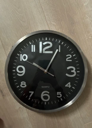 Quartz wandklok, brand: Quartz, condizioni: Ottime, €5.00, €5.95 include la Protezione acquisti