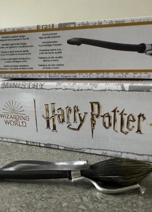 Harry Potter Hanging Tree Ornaments Nimbus 2001, merk: Nemesis Now, staat: Nieuw zonder prijskaartje, € 9,95, € 11,15 inclusief Kopersbescherming