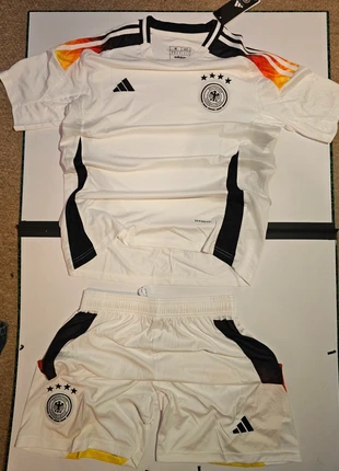Duitsland nationaal voetbal tenue WK/WC, merk: adidas, staat: Nieuw met prijskaartje, maat: M, € 40,00, € 42,70 inclusief Kopersbescherming