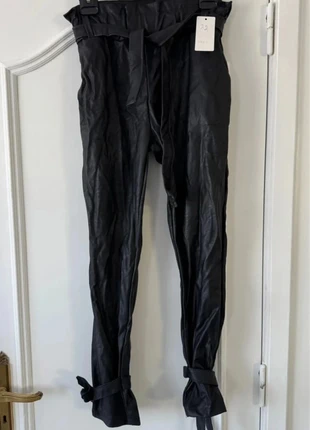Pantalon simili cuir, marque: Made In Italy, état: Neuf avec étiquette, taille: Taille unique, 15,00 €, 16,45 € Protection acheteurs incluse