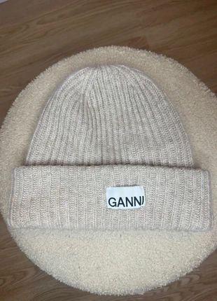 Bonnet Ganni beige en laine, marca: Ganni, estado: Novo sem etiquetas, tamanho: Tamanho único, €90.00, €95.20 inclui Proteção do Comprador