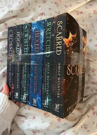 Never After series - Emily McIntire, estado: Novo, €60.00, €63.70 inclui Proteção do Comprador Pro