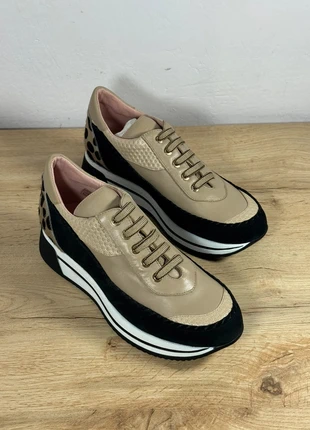 Beige leather sneakers woman size 36 casual modern style, marque: Local, état: Neuf avec étiquette, taille: 36, 39,00 €, 41,65 € Protection acheteurs incluse