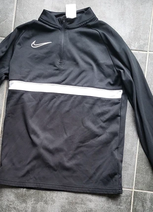 Haut nike dri-fit 10 ans, marke: Dri-Fit, zustand: Sehr gut, größe: 10 Jahre / 140, 10,00 €, 11,20 € inklusive Vinted-Käuferschutz