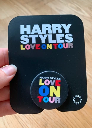 Harry Styles Love On Tour Popsocket – officiële merch, marque: Harry Styles, état: Neuf avec étiquette, 4,50 €, 5,43 € Protection acheteurs incluse