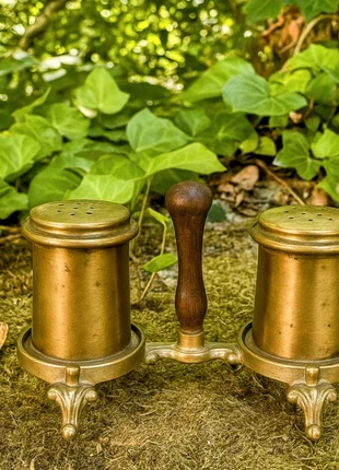 Set salière poivrière en laiton ancien, marque: set salière poivrière sur pied en laiton, état: Satisfaisant, 25,00 €, 26,95 € Protection acheteurs (Pro) incluse