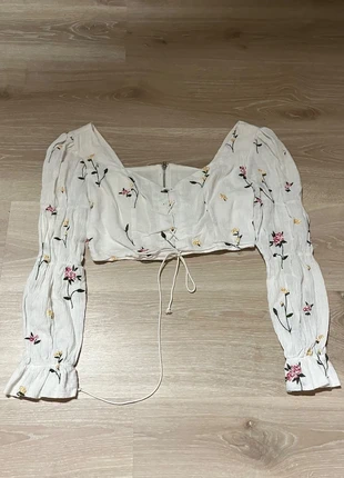 Witte geborduurde crop top met lange mouwen en korsetdetail, marque: COQUETTE, état: Bon état, taille: S / 36 / 8, 6,89 €, 7,93 € Protection acheteurs incluse