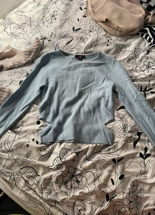 pull moulant bleu avec coupe sur les côtés, marque: Jennyfer, état: Très bon état, taille: M / 38 / 10, 2,50 €, 3,33 € Protection acheteurs incluse