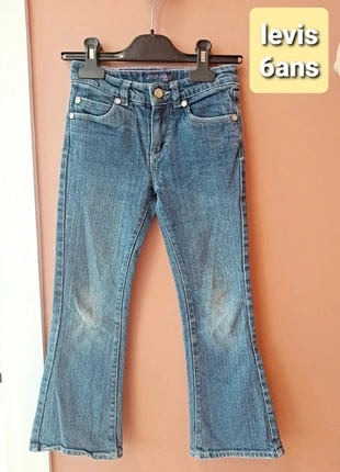 jean flare bootcut pattes d'éléphant levi's 6ans tres bon état, marque: Levi's, état: Très bon état, taille: 6 ans / 116 cm, 15,00 €, 16,45 € Protection acheteurs incluse