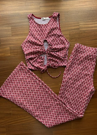 Y2K / Retro Two-Piece Set M/L - Flared Trousers & Tie-Front Crop Top, marke: Stradivarius, zustand: Sehr gut, größe: M / 38 / 10, 25,00 €, 26,95 € inklusive Vinted-Käuferschutz