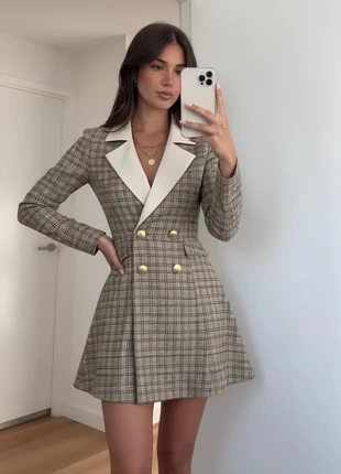 Robe blazer à carreaux chic, col blanc contrasté et boutons dorés taille  M, brand: Vintage Chic, condition: Very good, size: M / 38 / 10, €69.00, €73.15 includes Buyer Protection Pro