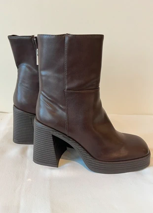 bottines bershka brun, merk: Bershka, staat: Nieuw zonder prijskaartje, maat: 37, € 35,00, € 37,45 inclusief Kopersbescherming