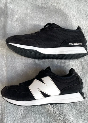 New Balance 327 Junior Noir & Blanc – Pointure 32.5 – Bon état, marke: New Balance, zustand: Gut, größe: 32, 14,00 €, 15,40 € inklusive Vinted-Käuferschutz