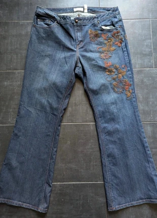 The vintage Y2K embroidered Venezia pant, brand: venezia, condizioni: Ottime, taglia: XL / IT 46 / EU 42, €35.00, €37.45 include la Protezione acquisti Pro
