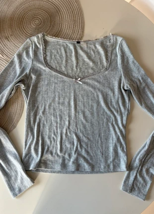 Top básico gris, marque: H&M, état: Très bon état, taille: M / 38 / 10, 3,50 €, 4,38 € Protection acheteurs incluse
