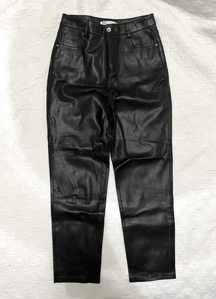 Calças em Couro/Pele - Zara, marque: Zara, état: Très bon état, taille: S / 36 / 8, 1,00 €, 1,75 € Protection acheteurs incluse