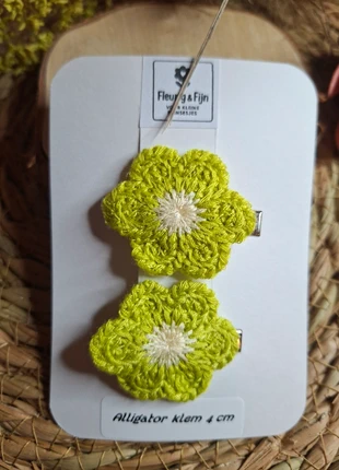 2 alligator klem 4 cm met groen /witte bloem, brand: NO LABEL, condizioni: Ottime, €2.50, €3.33 include la Protezione acquisti Pro