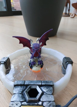 Figurine skylanders Giants Cynder, marque: Skylanders, état: Très bon état, 1,00 €, 1,75 € Protection acheteurs incluse